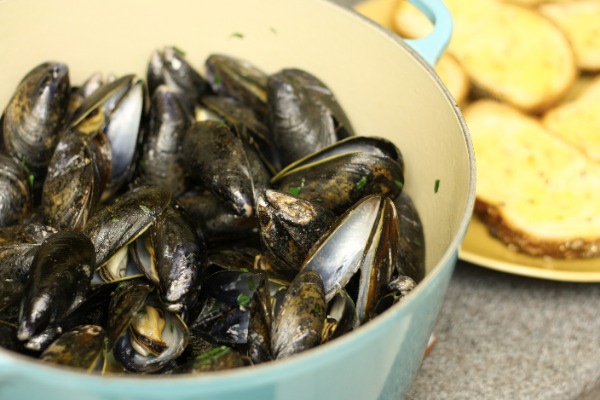 steamed-mussels-white-wine-olive-oil