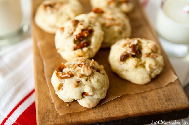 White Chocolate Toffee Crunch Cookies from thelittlekitchen.net White Chocolate Toffee Crunch Cookies from thelittlekitchen.net