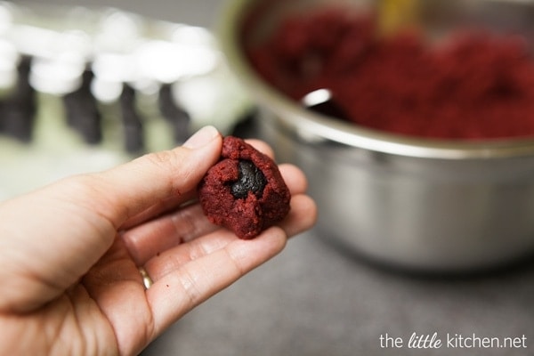 Red Velvet Oreo Truffles from DualFood Red Velvet Oreo Truffles