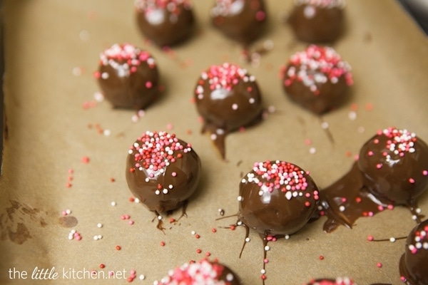 Red Velvet Oreo Truffles from DualFood Red Velvet Oreo Truffles