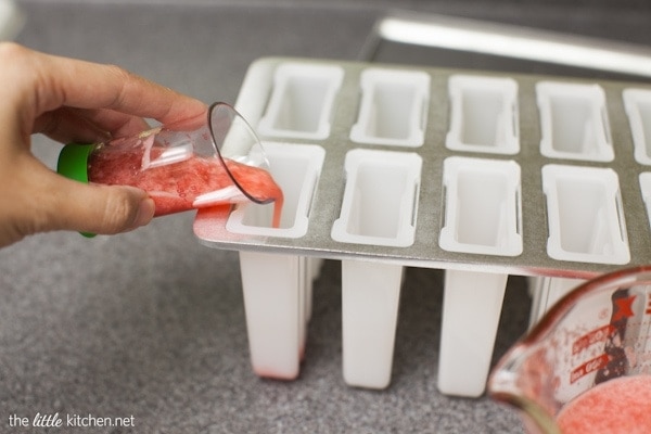 Red, White & Blue Popsicles from thelittlekitchen.net Red, White & Blue Popsicles from thelittlekitchen.net