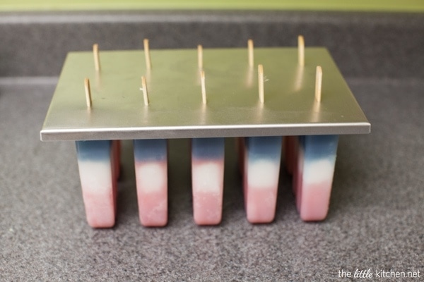 Red, White & Blue Popsicles from thelittlekitchen.net Red, White & Blue Popsicles from thelittlekitchen.net