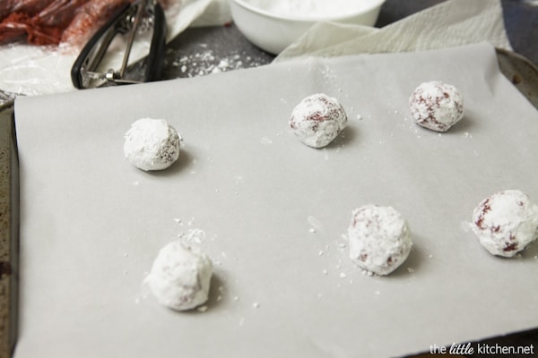 Red Velvet Cream Cheese Crinkle Cookies from thelittlekitchen.net Red Velvet Cream Cheese Crinkle Cookies from thelittlekitchen.net