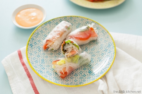 Bacon, Lettuce & Tomato (BLT) Spring Rolls with Sriracha Mayo Dipping Sauce from thelittlekitchen.net Bacon, Lettuce & Tomato (BLT) Spring Rolls with Sriracha Mayo Dipping Sauce from thelittlekitchen.net