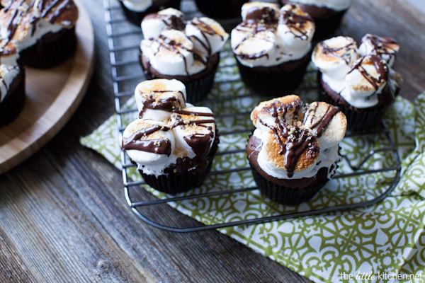 Chocolate Pumpkin S'mores Cupcakes from thelittlekitchen.net #campfiremallows Chocolate Pumpkin S'mores Cupcakes from thelittlekitchen.net #campfiremallows