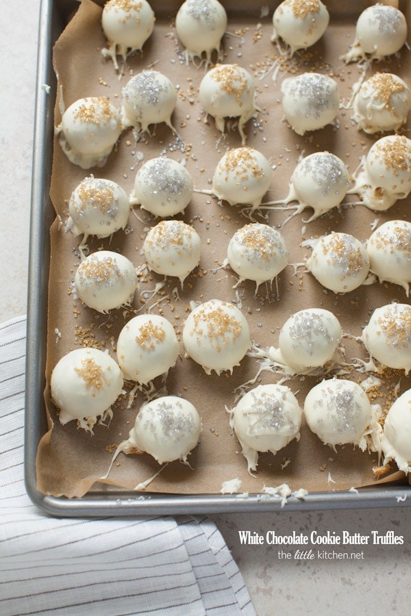 White Chocolate Cookie Butter Truffles from thelittlekitchen.net White Chocolate Cookie Butter Truffles from thelittlekitchen.net