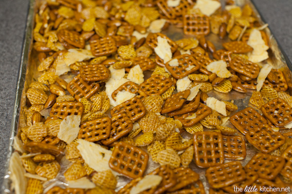 Sweet & Spicy Snack Mix from thelittlekitchen.net Sweet & Spicy Snack Mix from thelittlekitchen.net