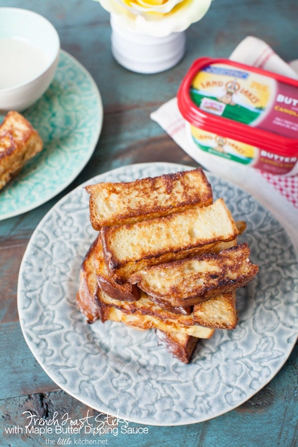 So easy to make and these are such a treat! French Toast Sticks with Maple Butter Dipping Sauce from DualFood thelittlekitchen.net So easy to make and these are such a treat! French Toast Sticks with Maple Butter Dipping Sauce from DualFood thelittlekitchen.net