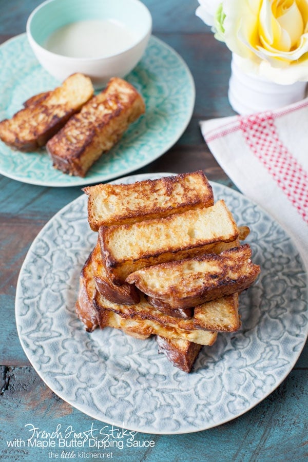 So easy to make and these are such a treat! French Toast Sticks with Maple Butter Dipping Sauce from DualFood thelittlekitchen.net So easy to make and these are such a treat! French Toast Sticks with Maple Butter Dipping Sauce from DualFood thelittlekitchen.net