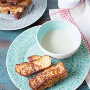 So easy to make and these are such a treat! French Toast Sticks with Maple Butter Dipping Sauce from DualFood thelittlekitchen.net