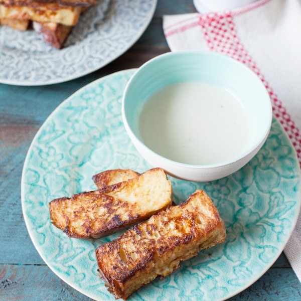 So easy to make and these are such a treat! French Toast Sticks with Maple Butter Dipping Sauce from DualFood thelittlekitchen.net So easy to make and these are such a treat! French Toast Sticks with Maple Butter Dipping Sauce from DualFood thelittlekitchen.net