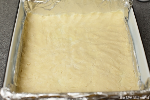 These bars are so gooey and perfect...the sprinkles are a must! Funfetti Gooey Butter Shortbread Bars from thelittlekitchen.net These bars are so gooey and perfect...the sprinkles are a must! Funfetti Gooey Butter Shortbread Bars from thelittlekitchen.net