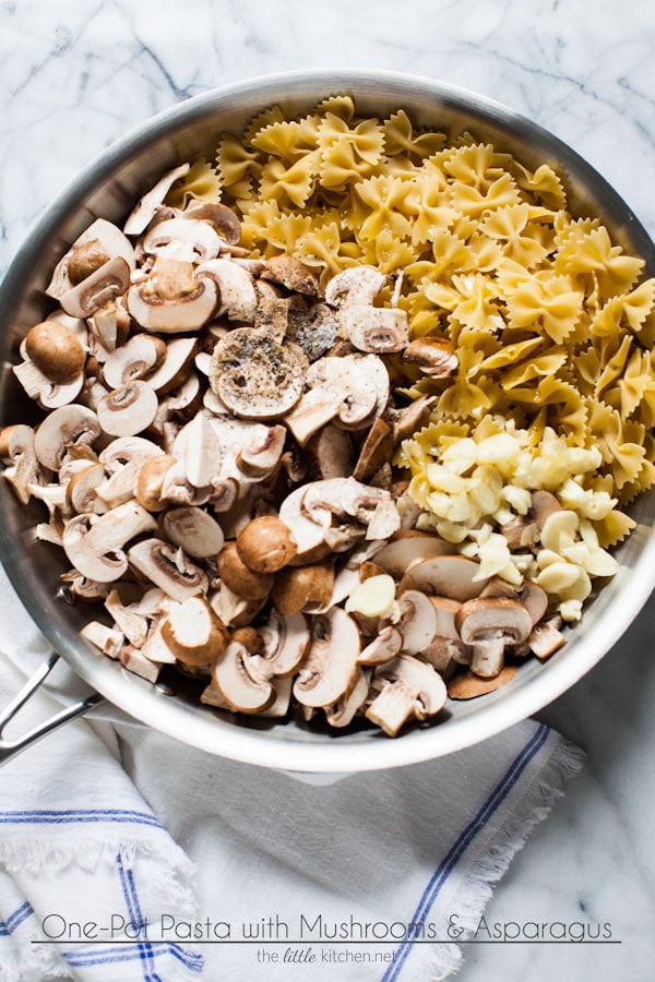 One-Pot Pasta with Mushrooms and Asparagus from thelittlekitchen.net One-Pot Pasta with Mushrooms and Asparagus from thelittlekitchen.net