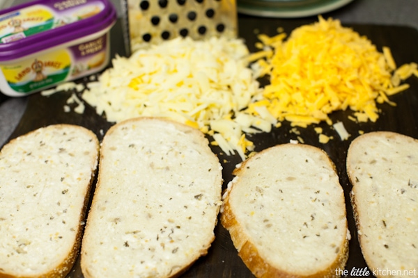 Swiss & Cheddar Grilled Cheese Sandwiches from thelittlekitchen.net Swiss & Cheddar Grilled Cheese Sandwiches from thelittlekitchen.net