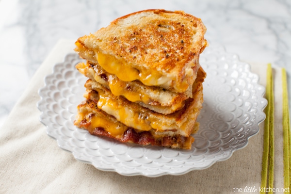 Swiss & Cheddar Grilled Cheese Sandwiches from thelittlekitchen.net Swiss & Cheddar Grilled Cheese Sandwiches from thelittlekitchen.net
