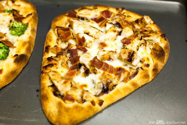 BBQ Chicken Flatbread Pizzas from thelittlekitchen.net BBQ Chicken Flatbread Pizzas from thelittlekitchen.net