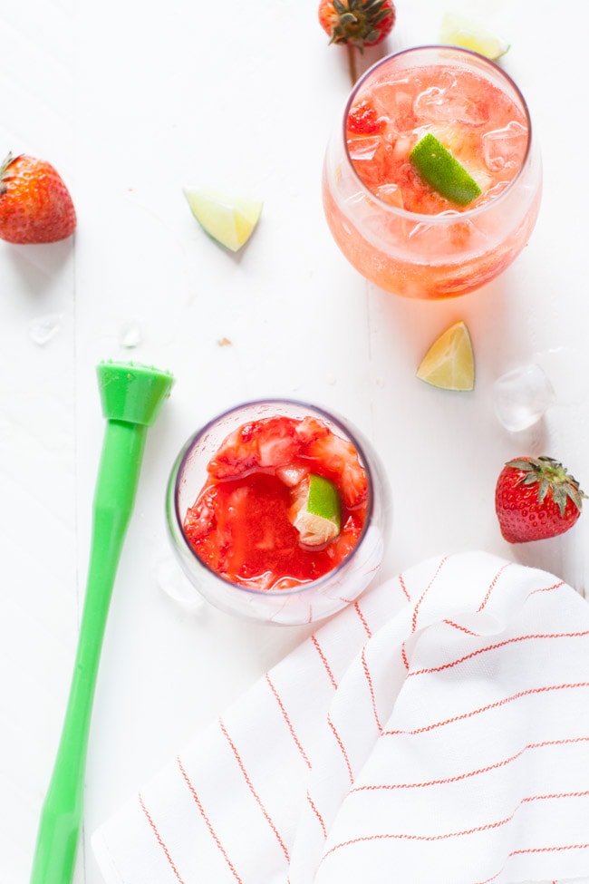 strawberry gin and tonic thelittlekitchen.net strawberry gin and tonic thelittlekitchen.net