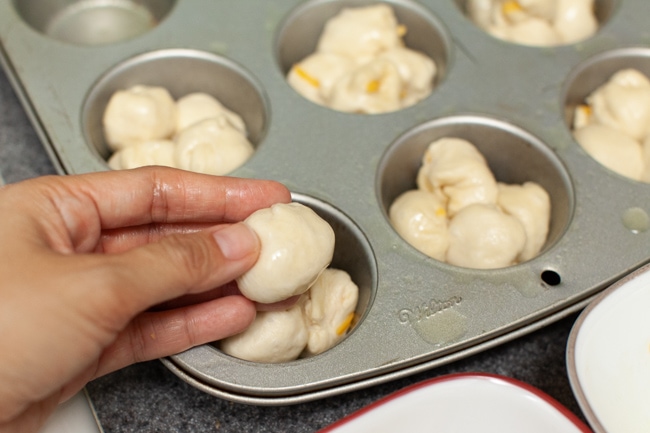Cheddar Cheese Cloverleaf Rolls from thelittlekitchen.net Cheddar Cheese Cloverleaf Rolls from thelittlekitchen.net
