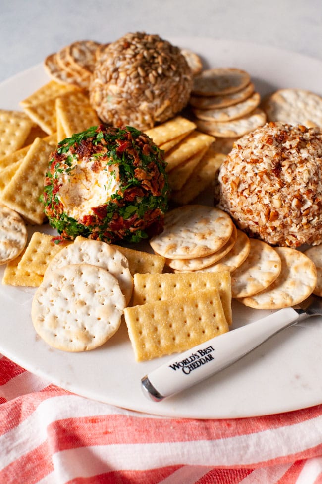 Cheese Ball Recipe from thelittlekitchen.net Cheese Ball Recipe from thelittlekitchen.net